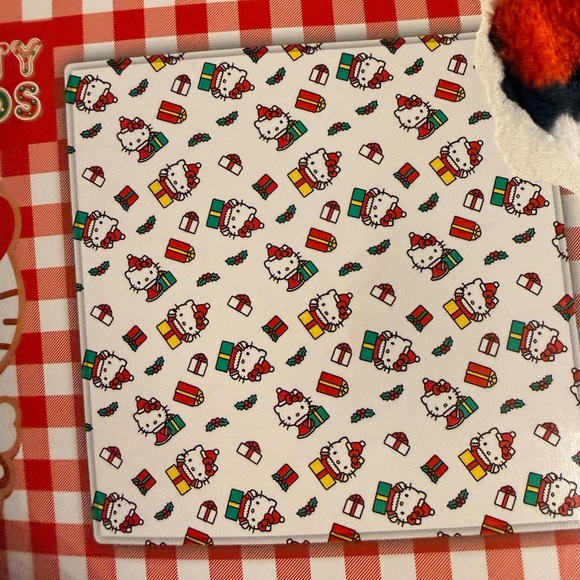 Ty Hello Kitty White and Red Fleece Blanket - Picture 4 of 7